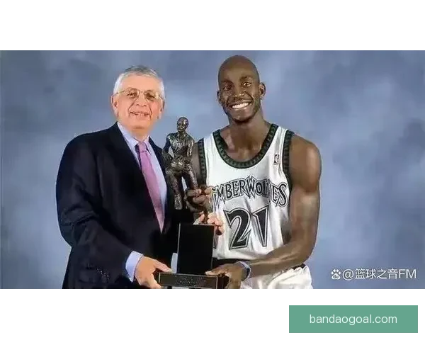 加内特将亮相森林狼常规赛收官战 球队26-27赛季退役21号球衣 加内特将亮相森林狼常规赛收官战 球队26-27赛季退役21号球衣